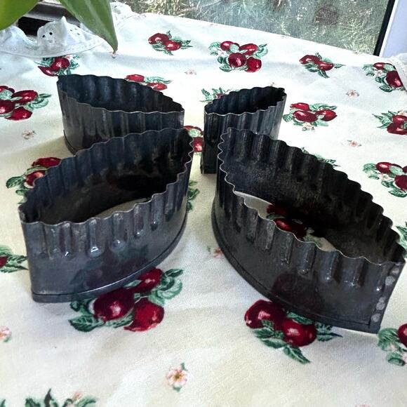 Vintage French 4 Piece Fluted Football Shaped Biscuit Cooke Cutters - Picture 4 of 16